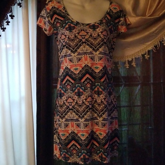 Derek Heart Dresses & Skirts - Derek heart Aztec print fit to shape dress